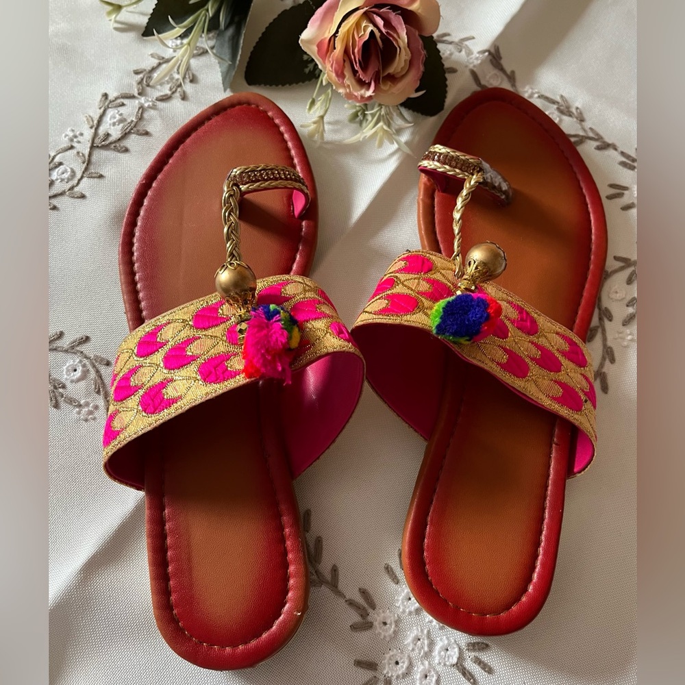 KOLHAPURIS Indian Sandals - Picture 2 of 7